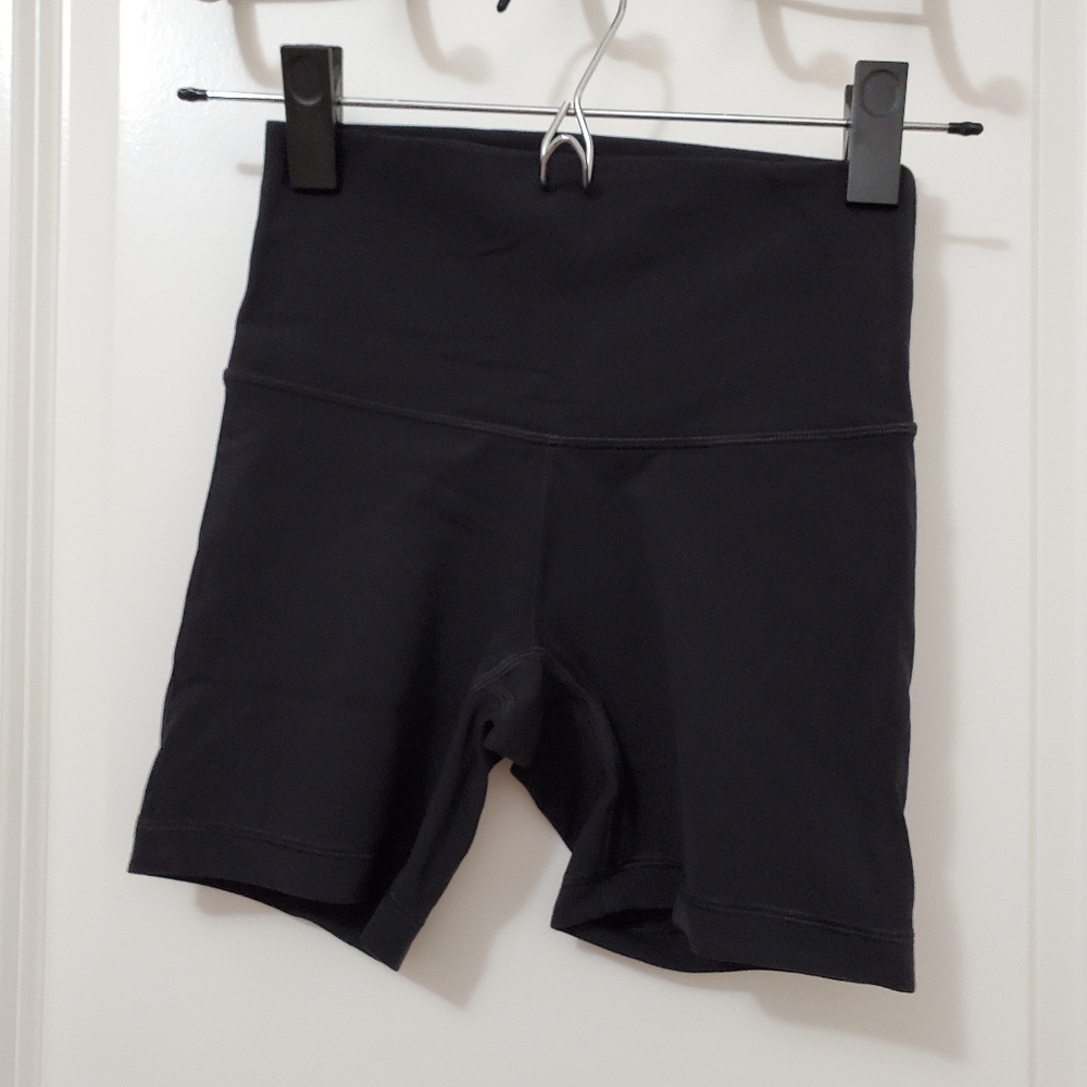 New Aritzia TNA Butter Atmosphere Hi Rise 5" Shorts